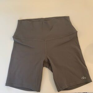 Alo Women’s Smokey Gray Biker Shorts